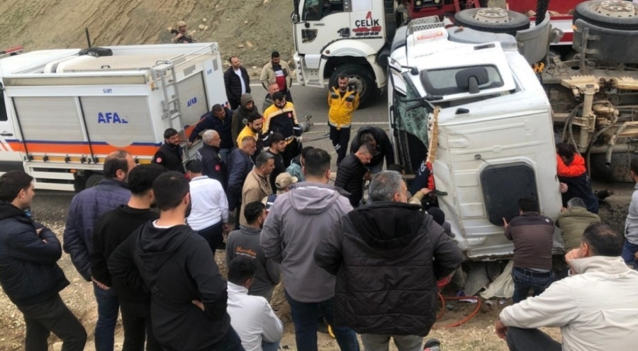 Devrilen beton mikserinin sürücüsü hayatını kaybetti