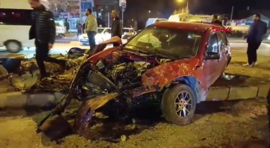 İki araç birbirine girdi: 5 yaralı