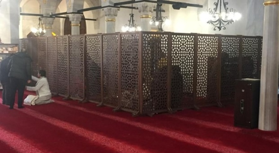 "Kadın-erkek yan yana teravih namazı kıldı" iddiasına inceleme