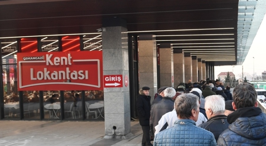 Osmangazi Belediyesi'nin iftar sofraları dolup taşıyor