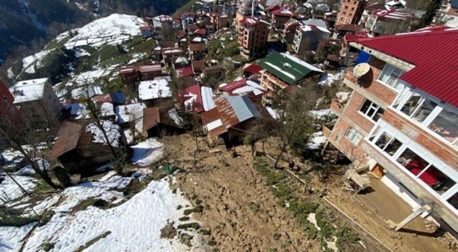 Rize'de heyelan: Tahliye edilen ev sayısı 16'ya çıktı