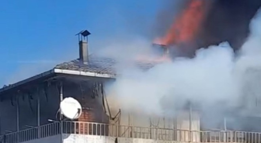 5 katlı binanın çatısı alev alev yandı