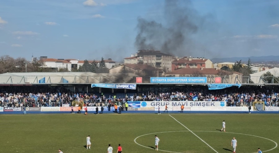 Bursaspor-Kütahyaspor maçında yangın korkuttu!