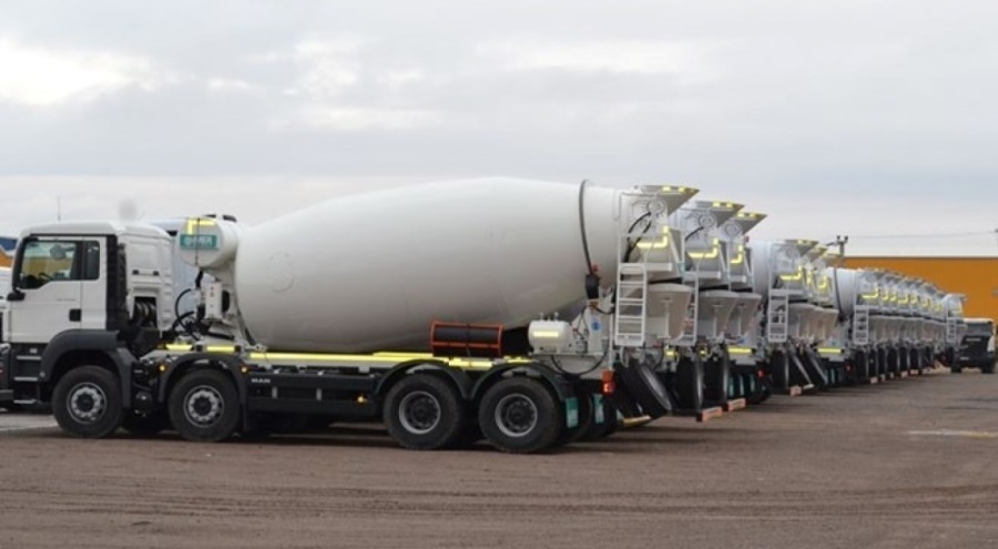 Beton mikseri devrildi: Sürücü yaralandı