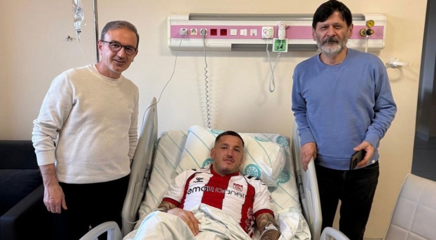 Hastanede gözünü açan Rey Manaj'ın kendine geldiğinde ilk sorusu bakın ne oldu...
