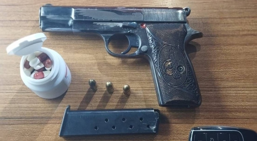 Çalıntı araç operasyonu: 2 şüpheli uyuşturucu ve silahla yakalandı
