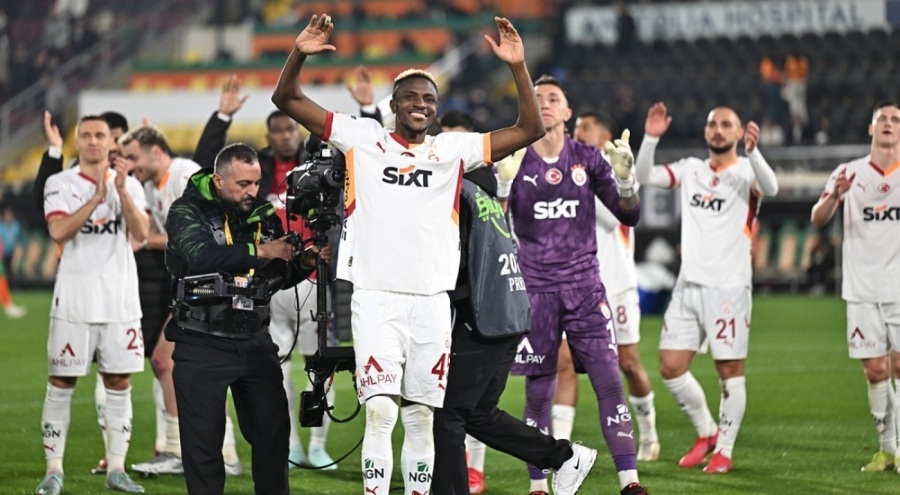 Osimhen gol sayısını yükseltti!