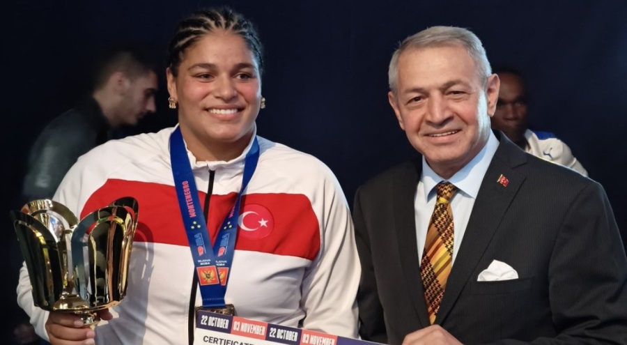Milli boksör Havvanur Kethüda, dünya şampiyonu oldu