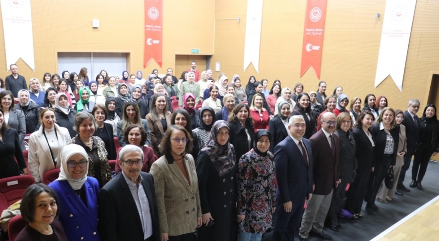 Bursa'da 'Kadının Toplumsal Hayatımızdaki Yeri ve Kadının İstihdamı' etkinliği