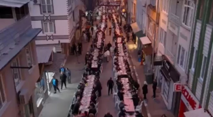 Bursa'da kilometreyi bulan iftar sofrası