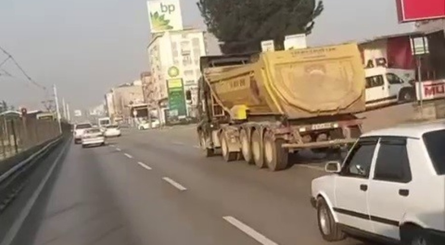 Bursa'da trafiği hiçe sayan kamyon dakikalarca makas attı