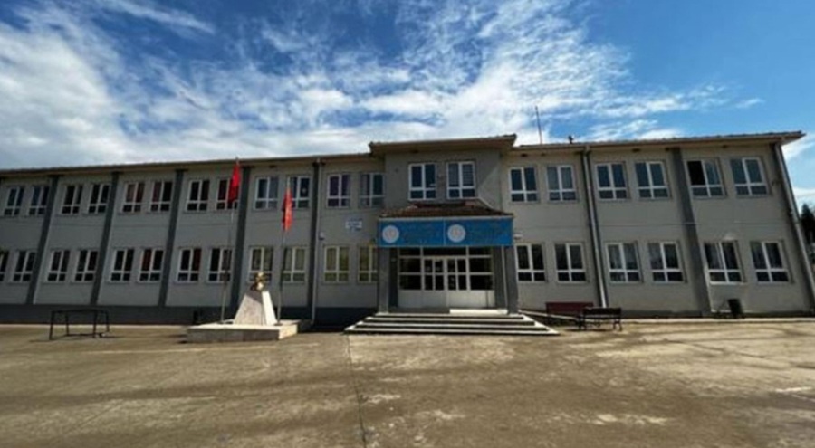 Okul müdürü odasında bıçaklandı