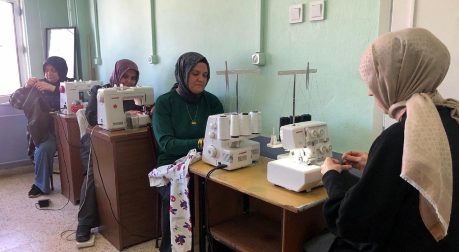 Bursa'da ihtiyaç sahibi çocukların bayramlıkları kursiyerlerinden
