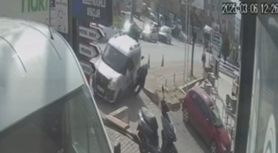 Hafif ticari araç yayaya çarptı: 1 ölü