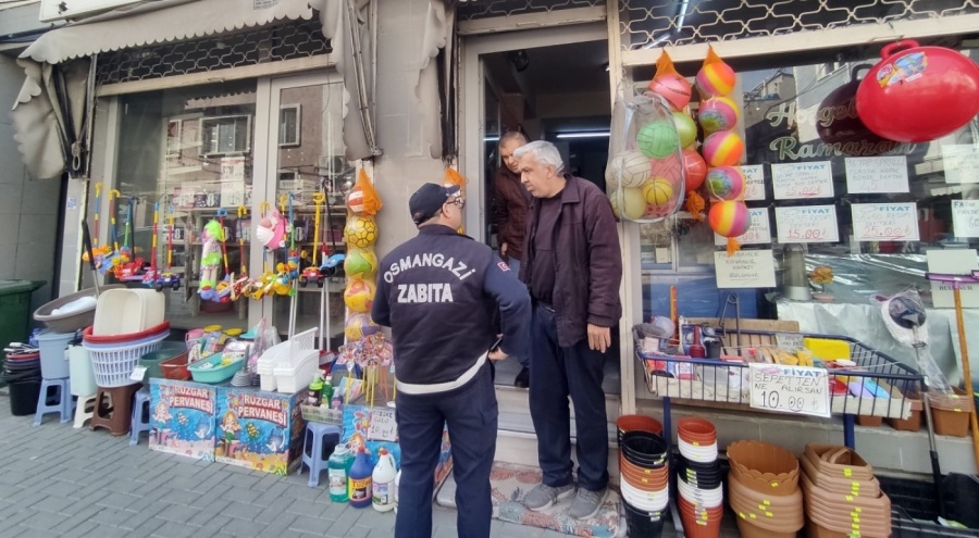 Bursa'da kaldırım işgali yapan iş yerlerine ceza yağdı