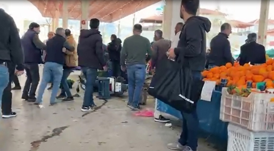 Dünürünün pazardaki tezgahını pompalı tüfekle bastı