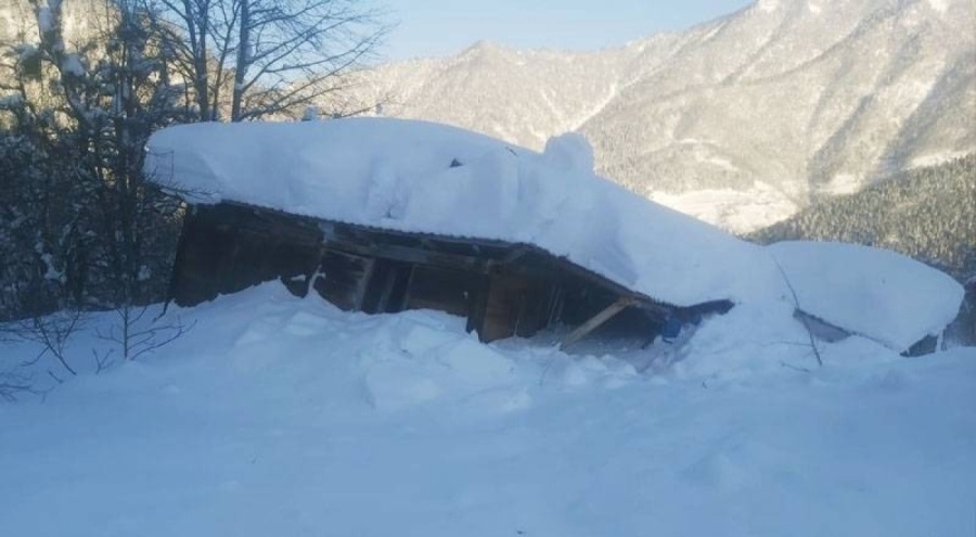 Çığ altında kalan 1 kişi kurtarıldı