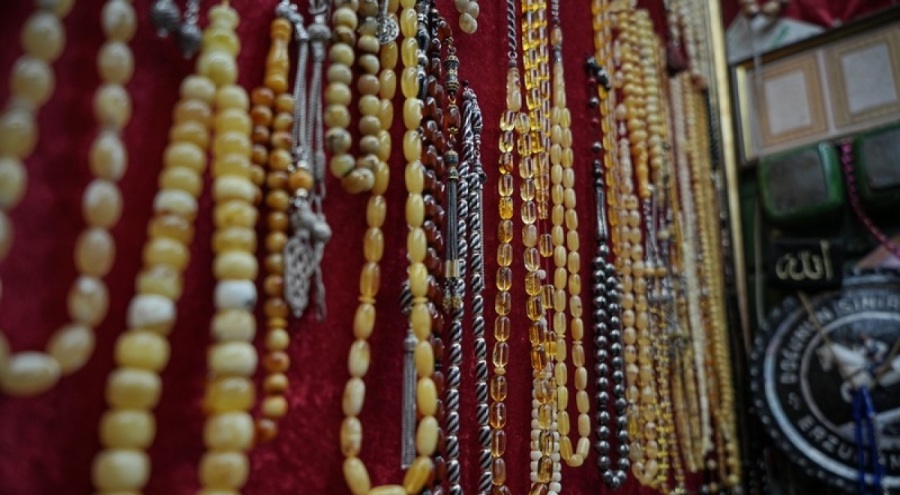 Bursa'da damla kehribardan yapılan tespihler hastalıklara iyi geliyor