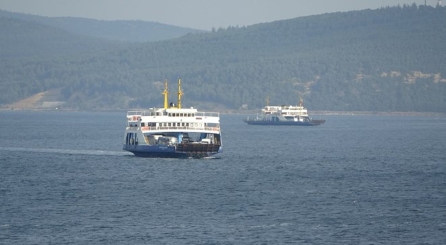 Bozcaada feribot seferlerine fırtına engeli