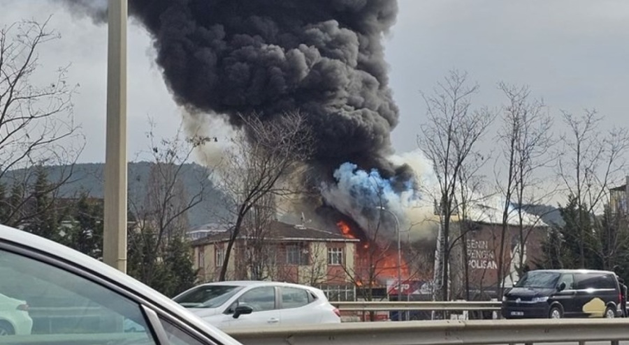 Sultanbeyli'de iş yerinde yangın!
