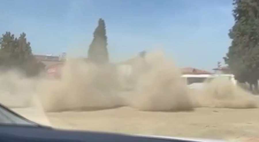 Trafik polisinin önünde drift attı