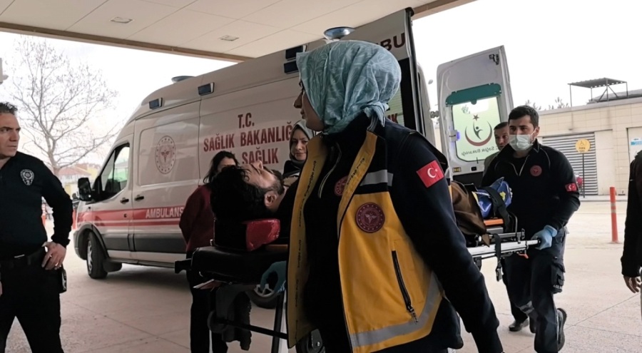 Bursa'da traktörün altında kalan sürücü yaralandı
