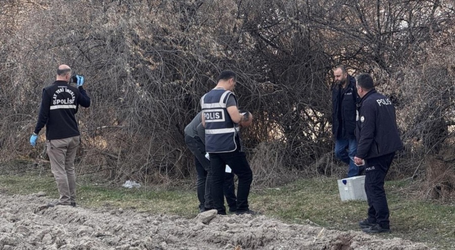 Boş arazide 1 kişi ölü, 3 kişi baygın bulundu! Nedeni merak ediliyor...