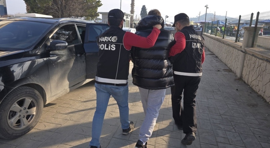 Interpol'ün kırmızı bültenle aradığı firari hükümlü, İzmir'de yakalandı