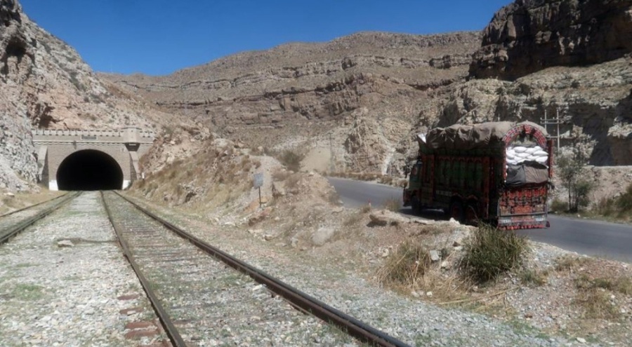 Pakistan'daki tren saldırısında ölü sayısı artıyor