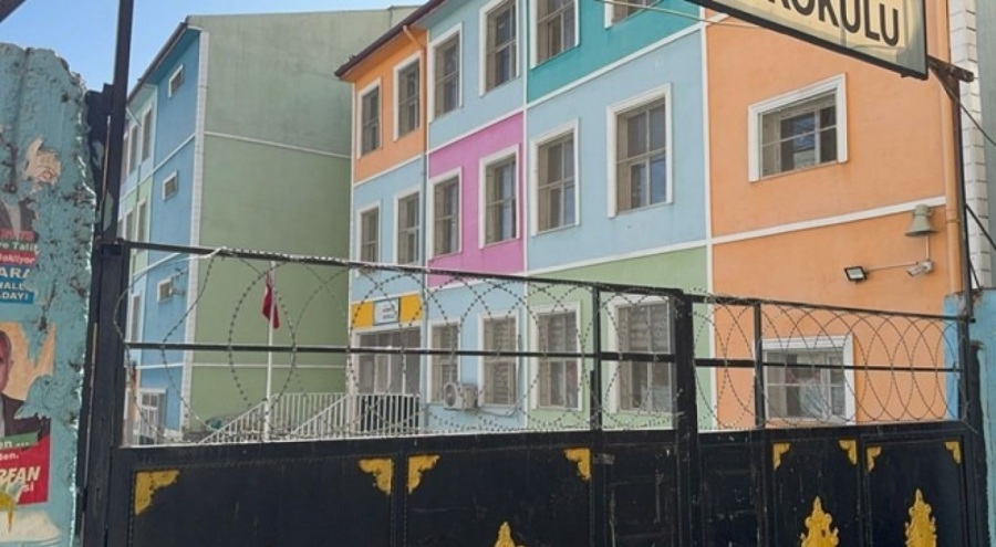 Diyarbakır'da öğretmene saldırı! Okul çıkışında bıçaklandı