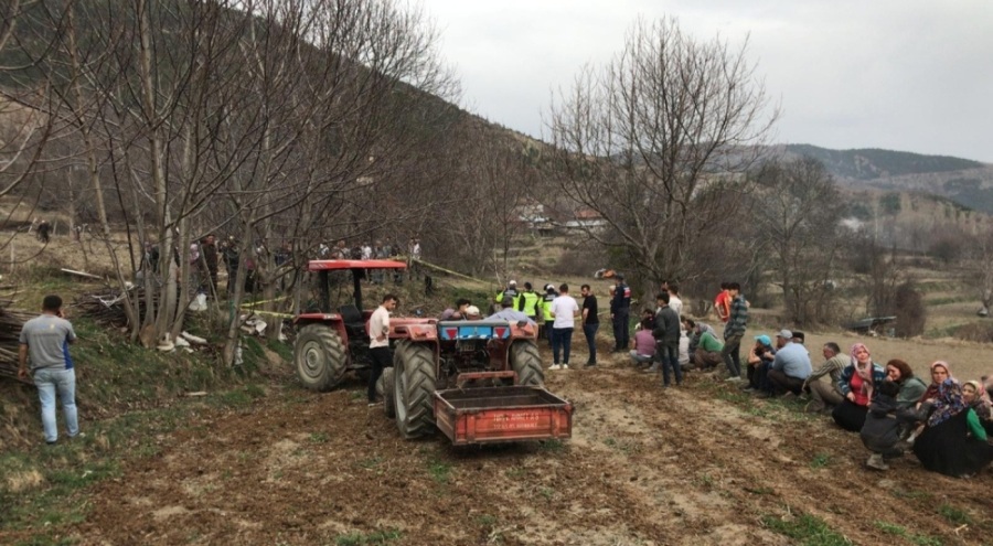 Devrilen traktörün altında kalan yaşlı adam öldü