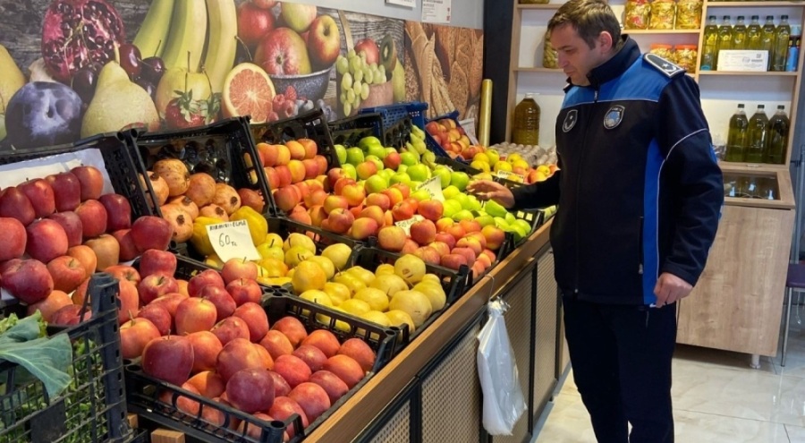 İnegöl'de zabıtadan manavlara denetim