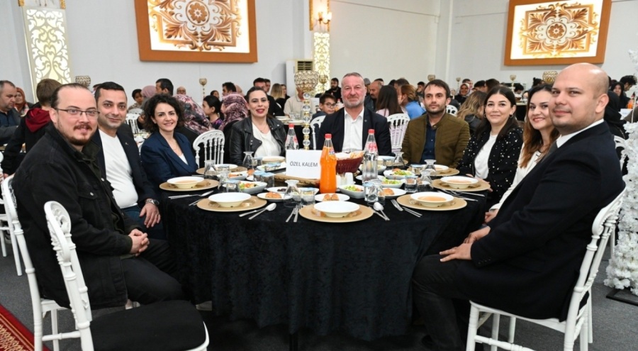 Karacabey Belediye Başkanı Karabatı personeliyle iftarda buluştu