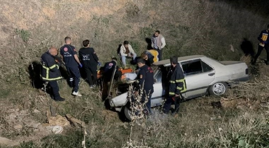 Otomobil şarampole yuvarlandı: Yaralılar var