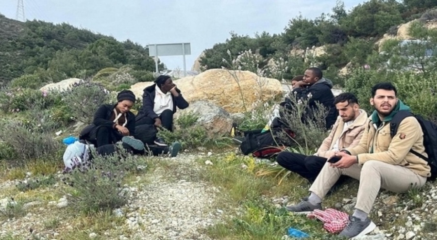İzmir'de 6 düzensiz göçmen yakalandı