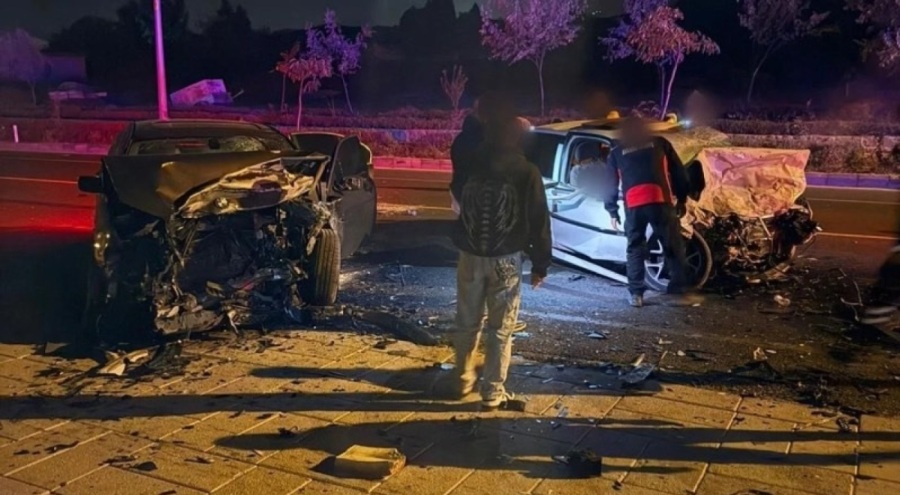 Feci trafik kazası: 6 araç birbirine girdi, 3 yaralı var