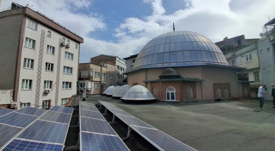 Bursa'da güneş panelleri ile kendi elektriği üretilen caminin fazla enerjisi satılıyor