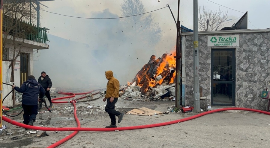 Bursa'da geri dönüşüm tesisinde korkutan yangın