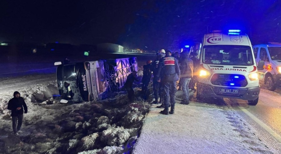 Kontrolden çıkan yolcu otobüsü şarampole devrildi: Çok sayıda yaralı var