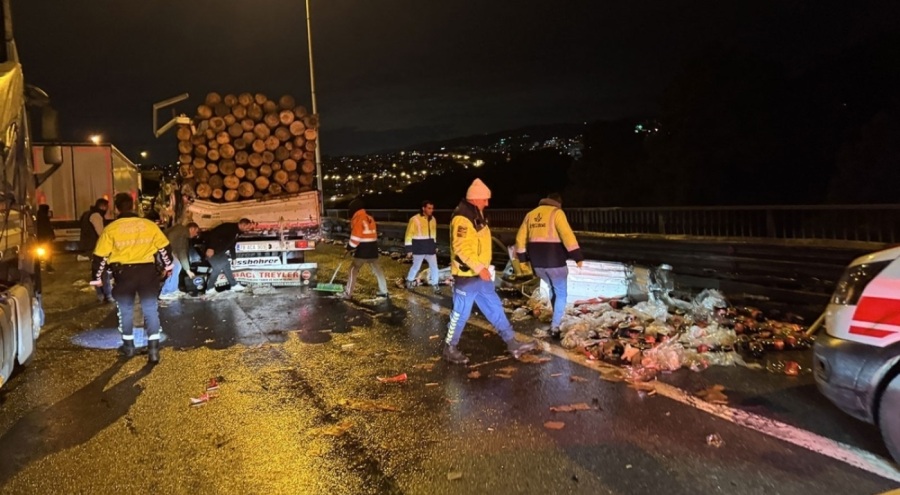 Tırlar ve otomobiller birbirine girdi: Ölüler ve yaralılar var