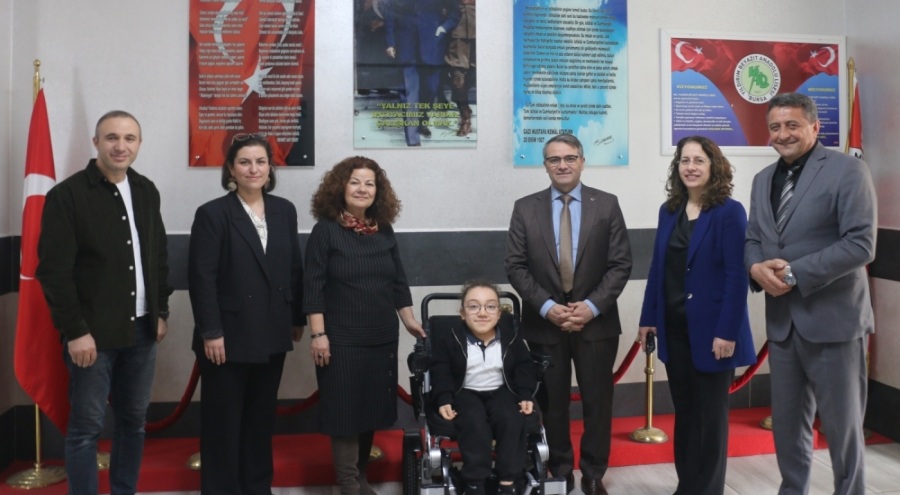 Lise öğrencisinin akülü araç sevinci
