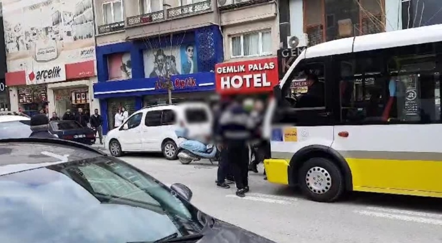 Bursa'da motokuryeler arasında bıçaklı kavga!