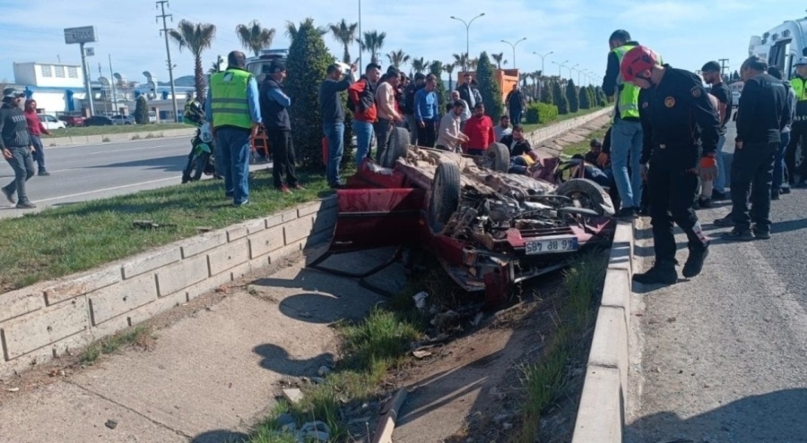 İki otomobil kafa kafaya çarpıştı: Çok sayıda yaralı var