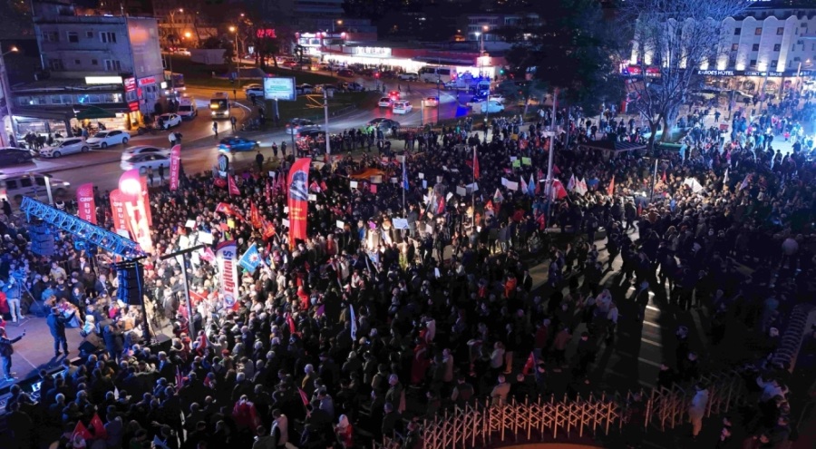 Bursa'da Ekrem İmamoğlu protestoları sürüyor: Bu ülkeyi bu düzenden kurtaracağız