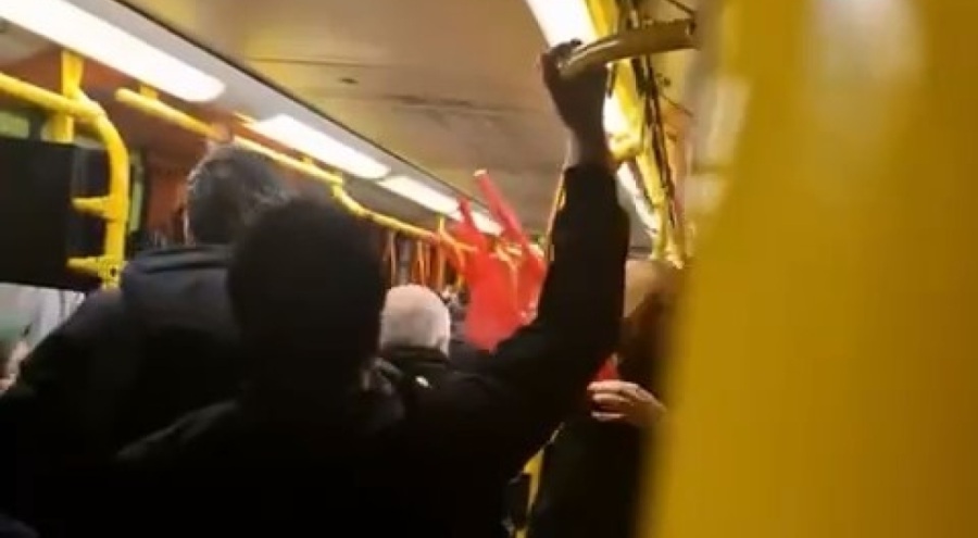 Bursa'da metro vagonundaki tartışma kamerada