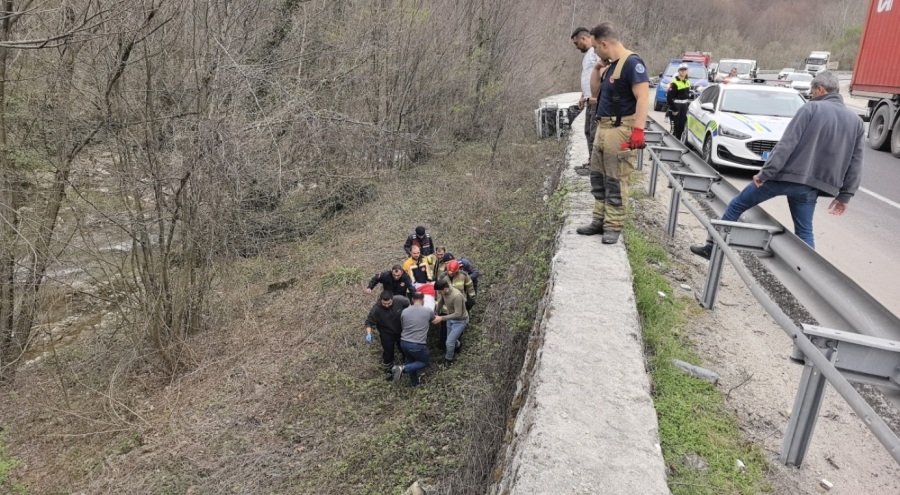 Bursa'da kontrolden çıkan tır şarampole yuvarlandı