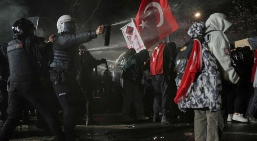 Türk Bayrağı'na biber gazı dünya basınında