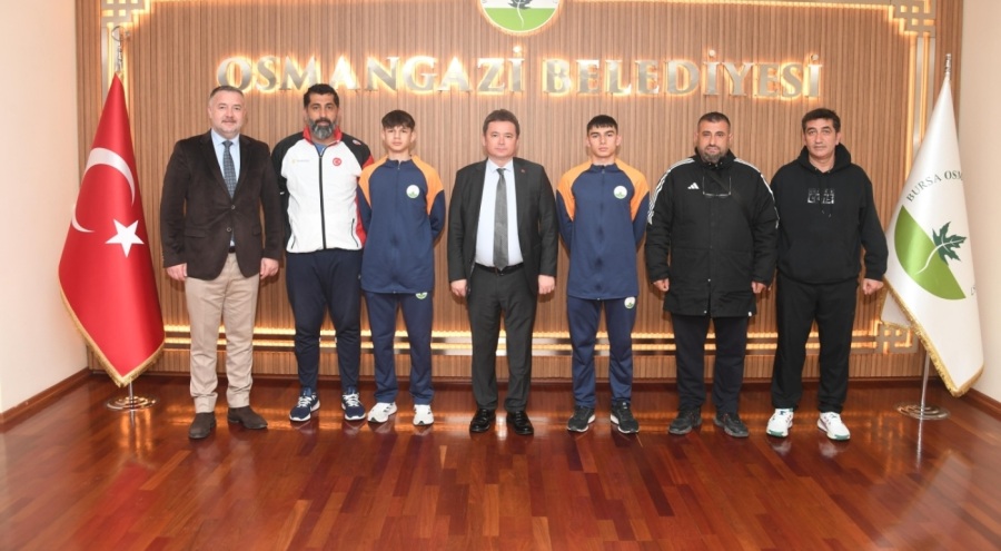 Osmangazi Belediye Başkanı Aydın, milli sporcuları Dünya Şampiyonası'na uğurladı