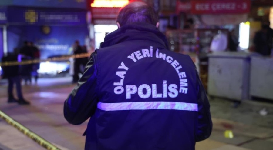 Minibüs durağına silahlı saldırı: Yaralılar var