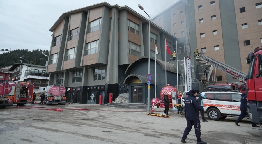 Uludağ'da yanan otelin, izni olmadığı halde açık kalması tepkiye sebep oldu